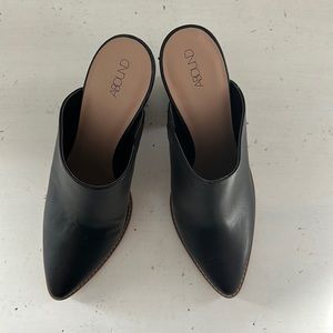 Black heeled mule